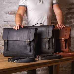 Men's leather office bag: purchase and care guide